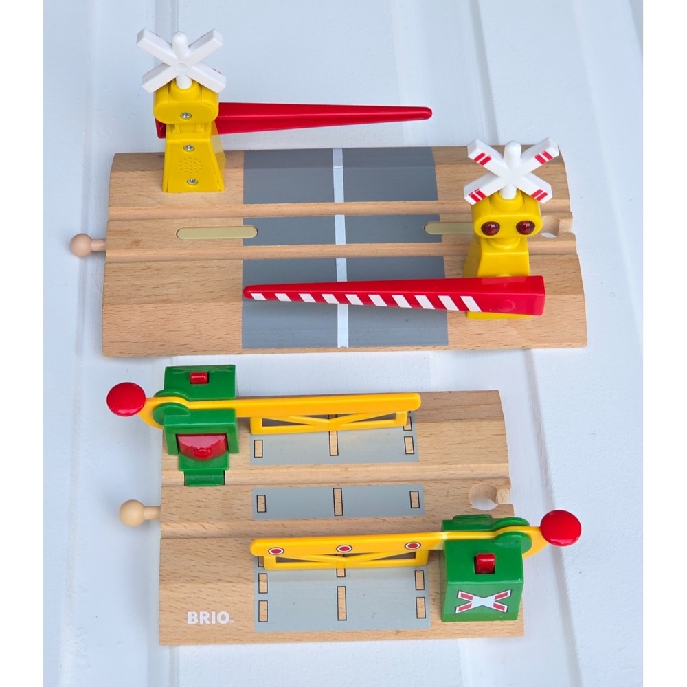 Maxim & Brio Wooden Railway Lot Train Railroad Crossings